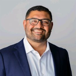 黄练镇岭岑村辣椒基地喜获丰收