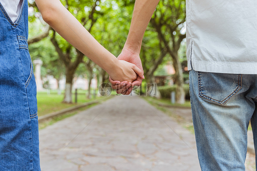 市政务服务中心推出便民措施提升企业办事效率