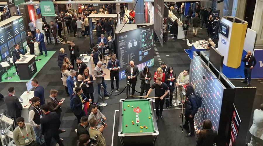 亚马逊(AMZN.US)急需AI投资回报,股东期待股价改善